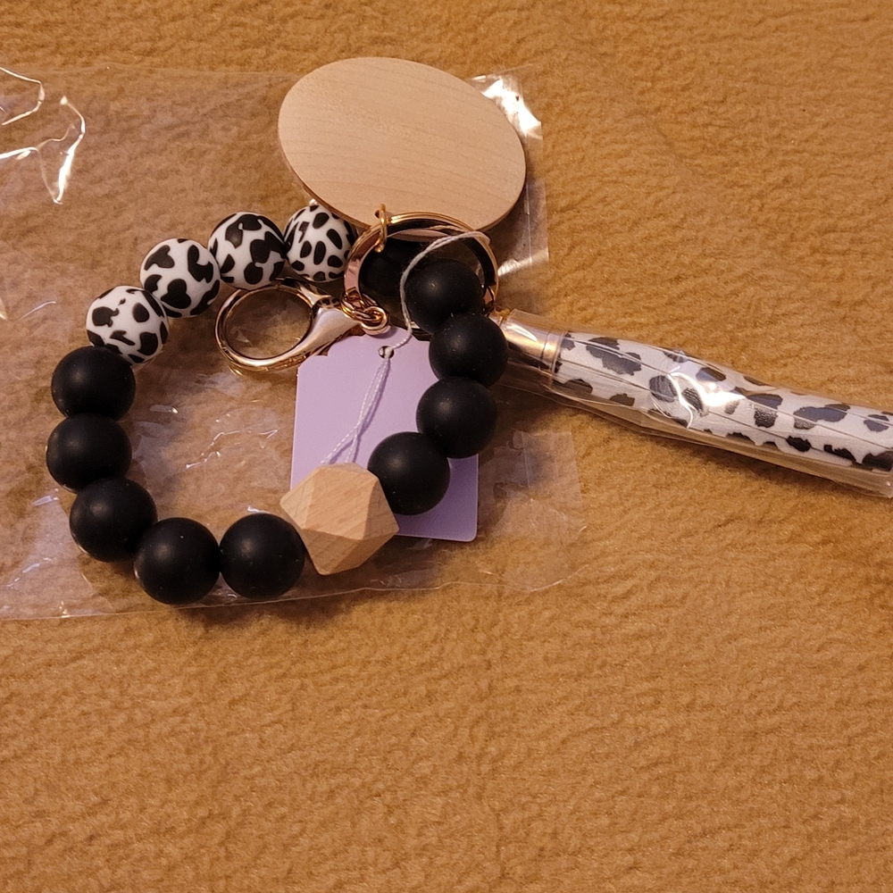 Black and White Beaded Keychain Bracelet